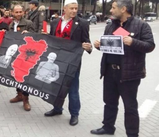 Οι Αλβανοί οργανώνονται για να «υποδεχθούν» τον Τσίπρα